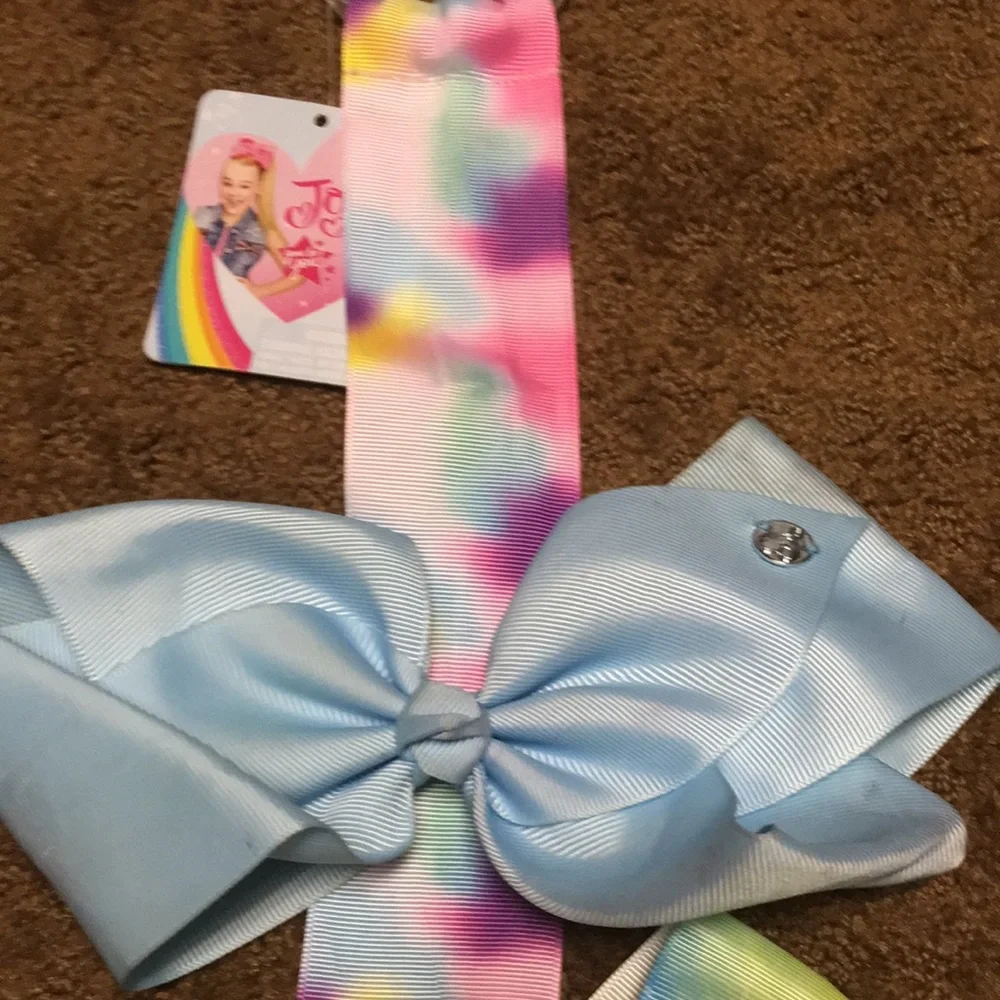 Jojo Siwa bows-one lot,but willing to..